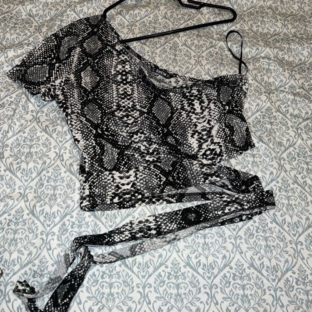 One shoulder snakeskin wrap top crop top size L